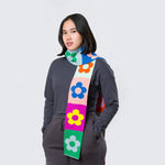 FLOWER BLOCK SKINNY SCARF 70s INSPIRED VERLOOP ON MODEL