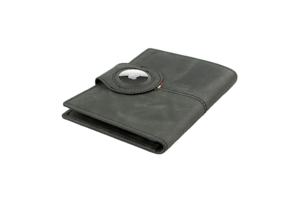 AIRTAG PASSPORT HOLDER