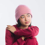 SIMPLE GRID BEANIE IN LILAC ON MODEL