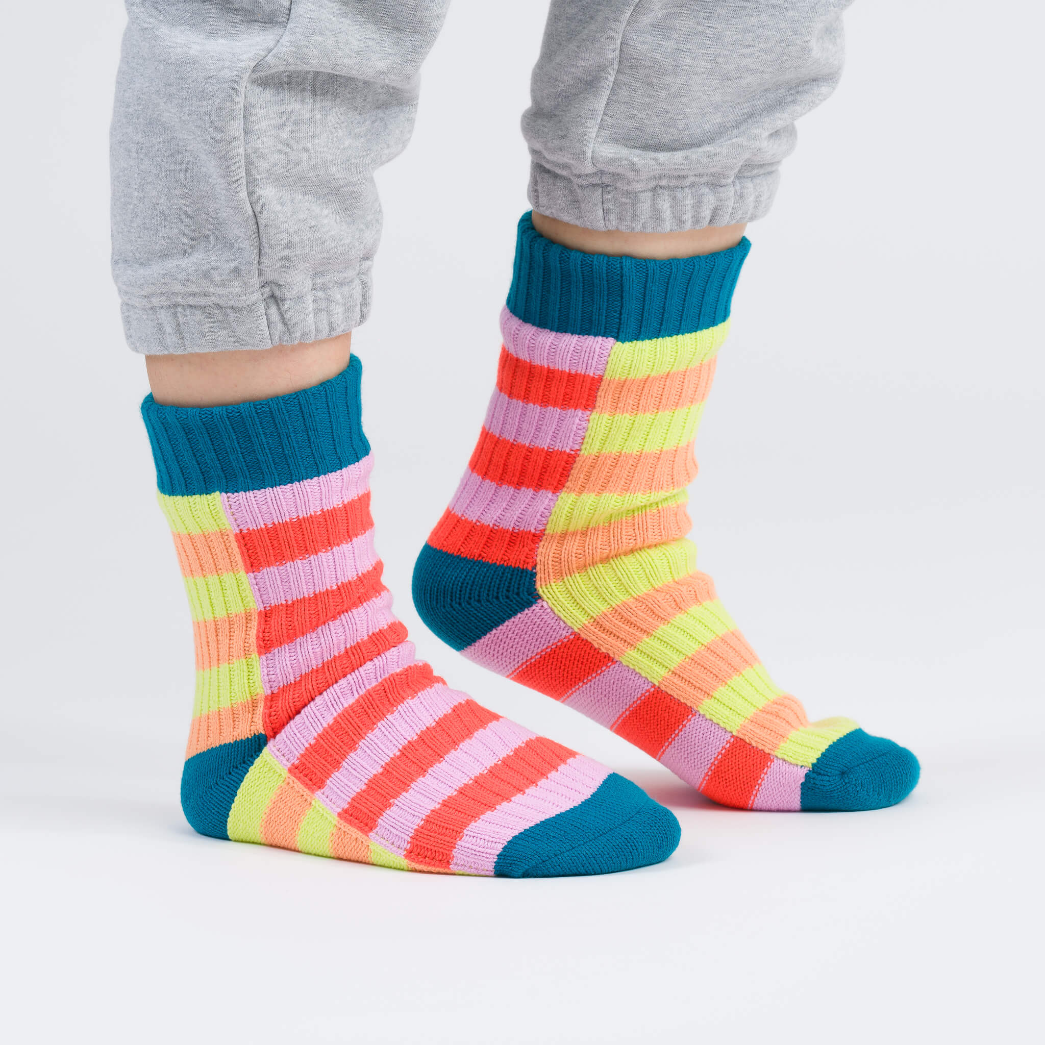 UNISEX SUPER STRIPE HOUSE SOCKS IN POPPY LILAC ON MODEL