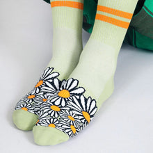 Load image into Gallery viewer, MENS FLORAL CREW SOCKS
