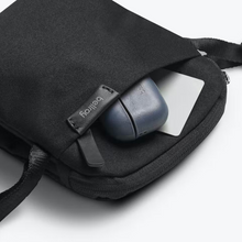 Load image into Gallery viewer, BELLROY CITY POUCH | MELBOURNE BLACK
