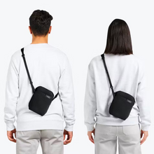 Load image into Gallery viewer, BELLROY CITY POUCH | MELBOURNE BLACK
