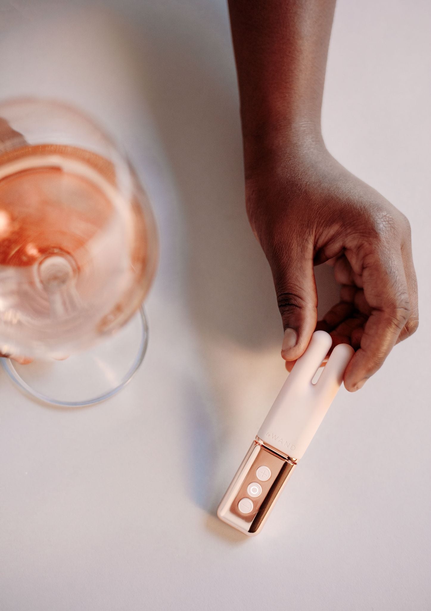 LE WAND DEUX - ROSE GOLD | THERAPY STORES Therapy Stores LE WAND DEUX - ROSE GOLD | THERAPY STORES Therapy Stores