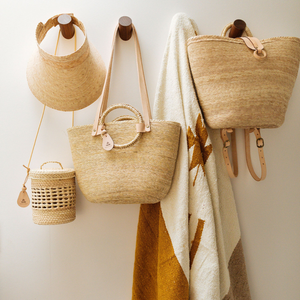 Horizonte Sol Blanket on Hook w Bags